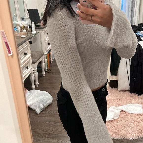 2 tops bundle Black top is size S and fuzzy top is size M - Picture 4 of 6